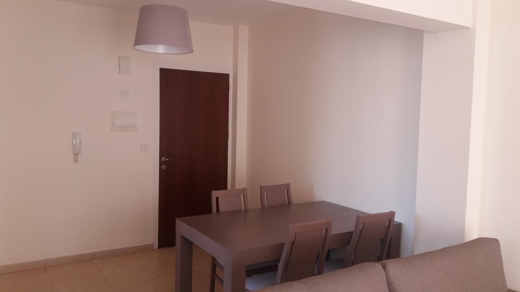 202 Mandritis Court Appartement Larnaca Buitenkant foto