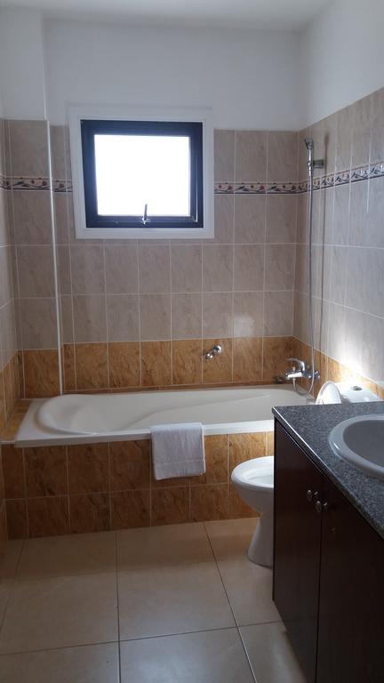 202 Mandritis Court Appartement Larnaca Buitenkant foto